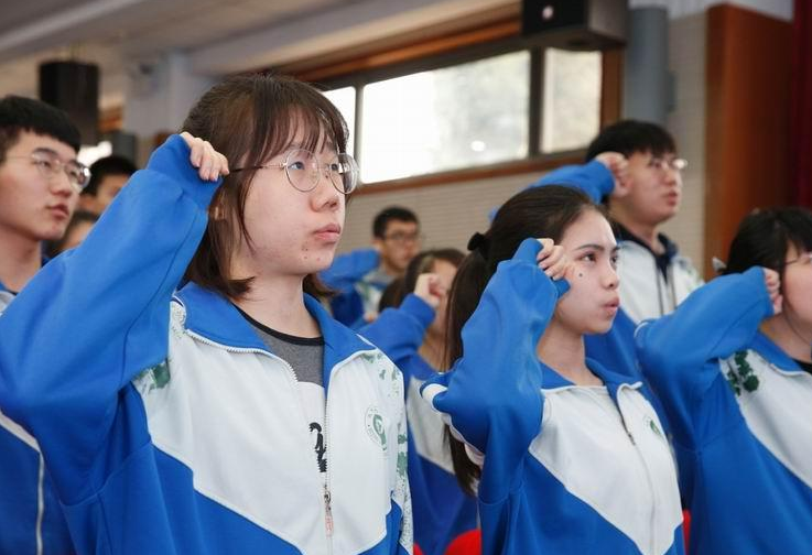 蘭州教育局辟謠“中考無(wú)復讀機會(huì )”：未出臺取消中考復讀政策