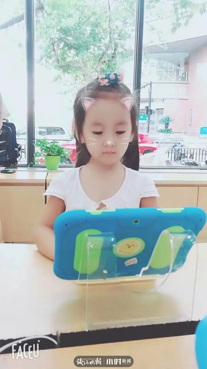 電瓶車(chē)行駛中爆燃 燒傷女孩病危 具體是什么情況?